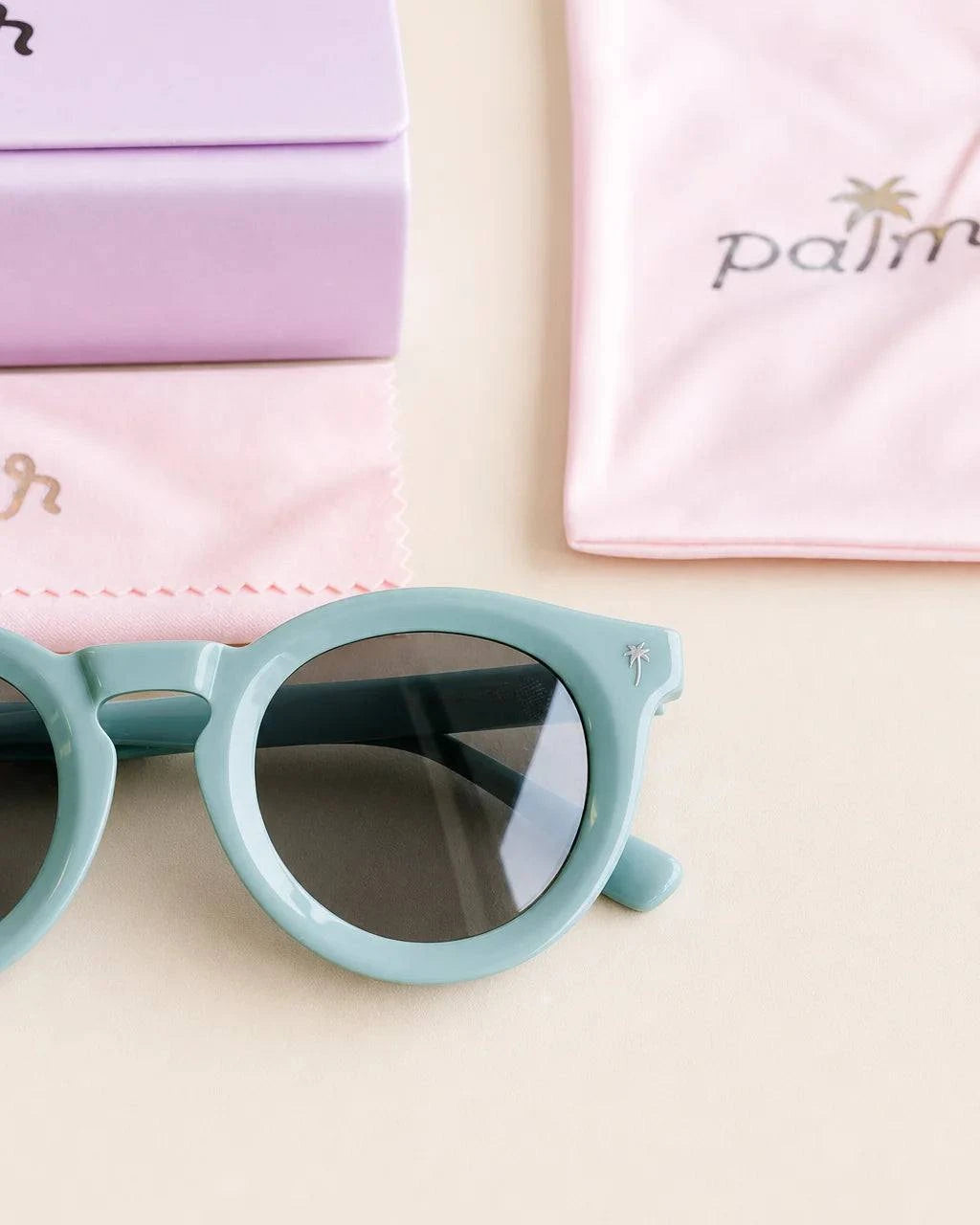 The Beachcomber Keyhole Sunglasses (Green) — view 5 | Palmr Style