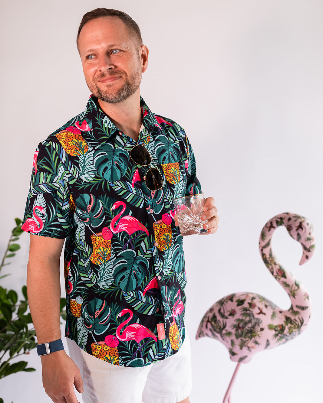 Palmr Style Baha Palm botton up short sleeve hawaiian shirt Mens Black Green Palm Leaf Flamingo Pineapple beach Resort wear Self-Care Sunglasses cleaner