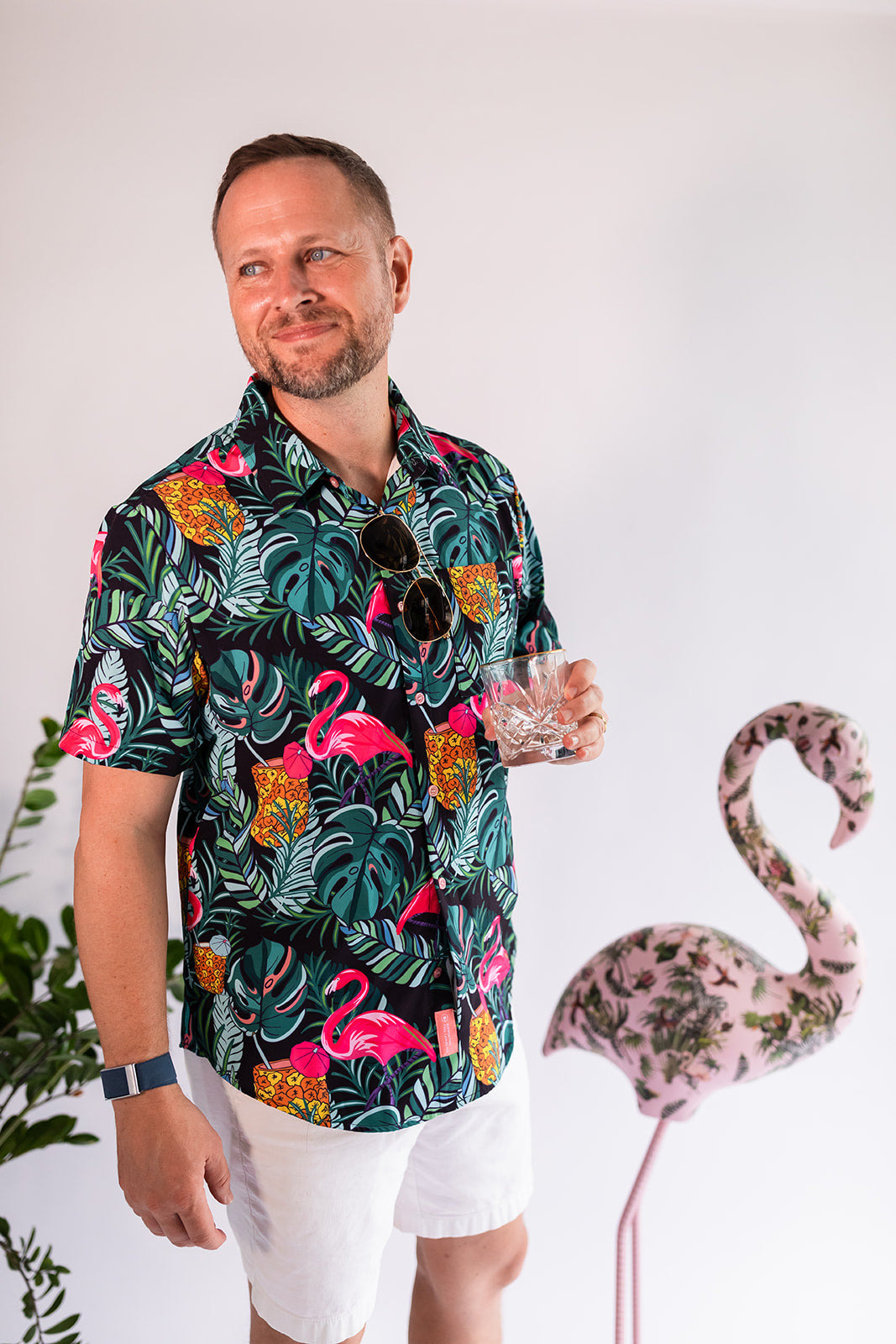 Palmr Style Baha Palm botton up short sleeve hawaiian shirt Mens Black Green Palm Leaf Flamingo Pineapple beach Resort wear Self-Care Sunglasses cleaner