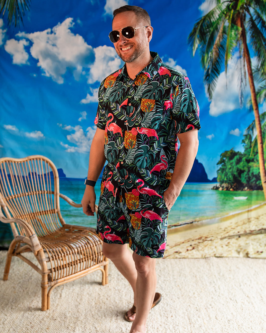 Palmr Style Baha Palm botton up short sleeve hawaiian shirt Mens Black Green Palm Leaf Flamingo Pineapple beach Resort wear Self-Care Sunglasses cleaner
