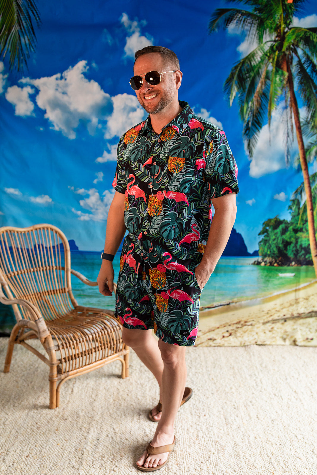 Palmr Style Baha Palm botton up short sleeve hawaiian shirt Mens Black Green Palm Leaf Flamingo Pineapple beach Resort wear Self-Care Sunglasses cleaner