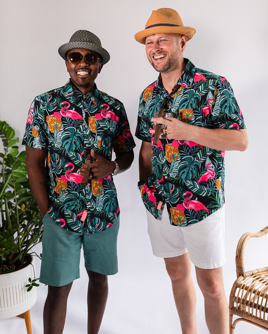 Palmr Style Baha Palm botton up short sleeve hawaiian shirt Mens Black Green Palm Leaf Flamingo Pineapple beach Resort wear Self-Care Sunglasses cleaner