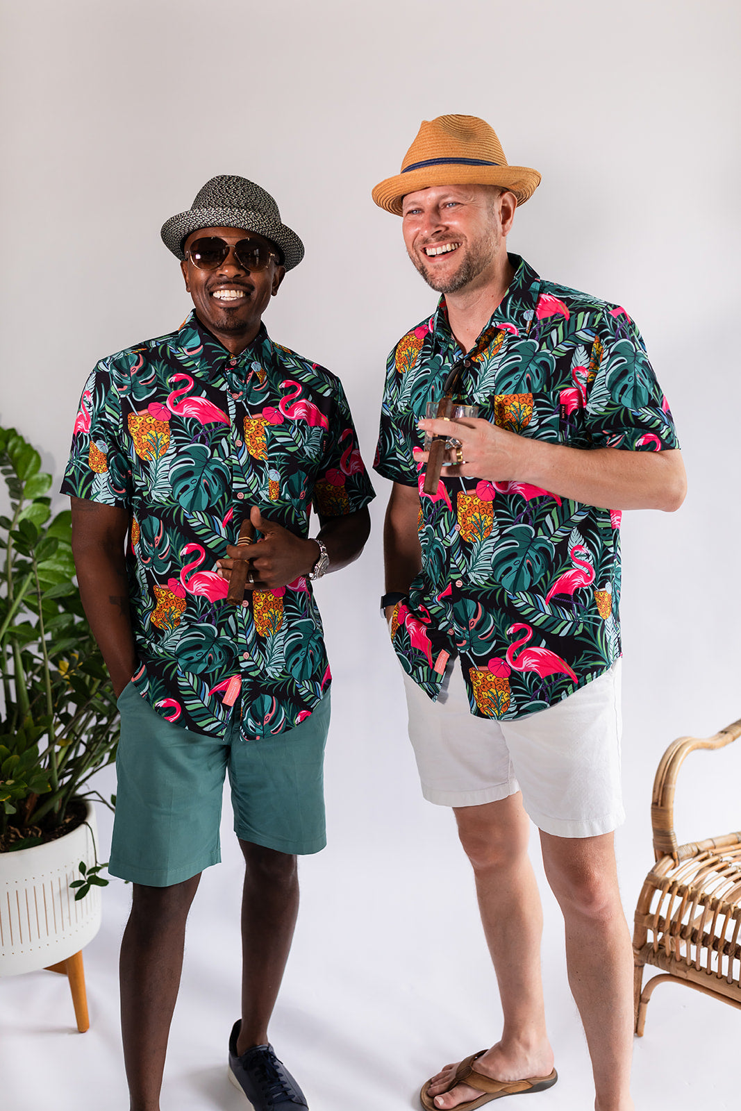 Palmr Style Baha Palm botton up short sleeve hawaiian shirt Mens Black Green Palm Leaf Flamingo Pineapple beach Resort wear Self-Care Sunglasses cleaner