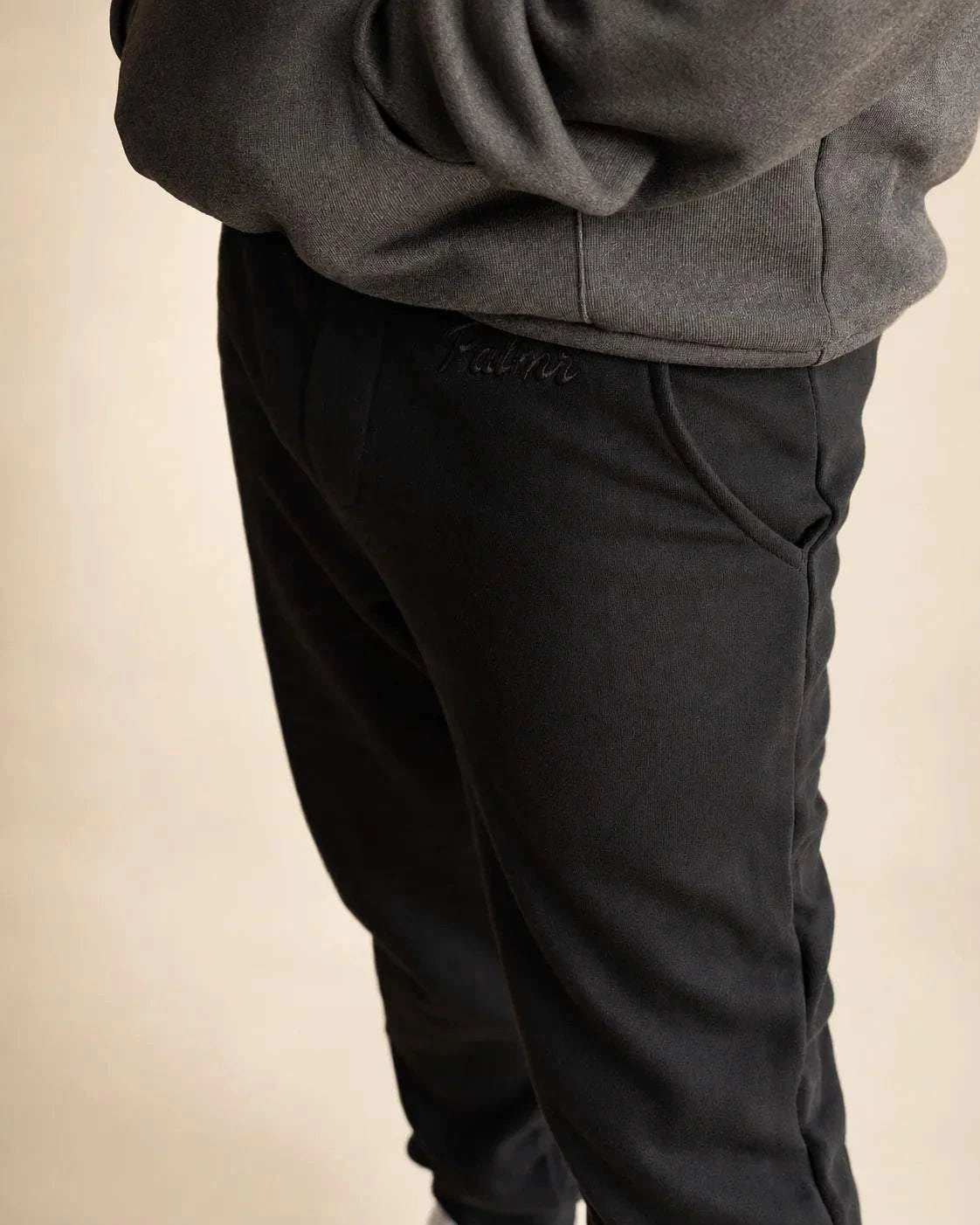 The Palm Shade Sweatpant in soft fleece with relaxed fit and embroidered Palmr logo
