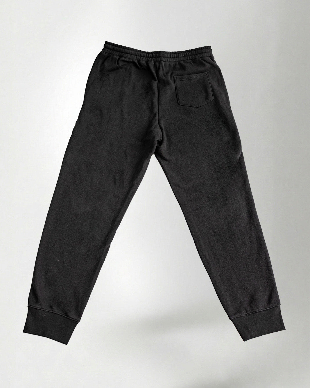 Black pants with the Palmr logo embroidery in jogger style